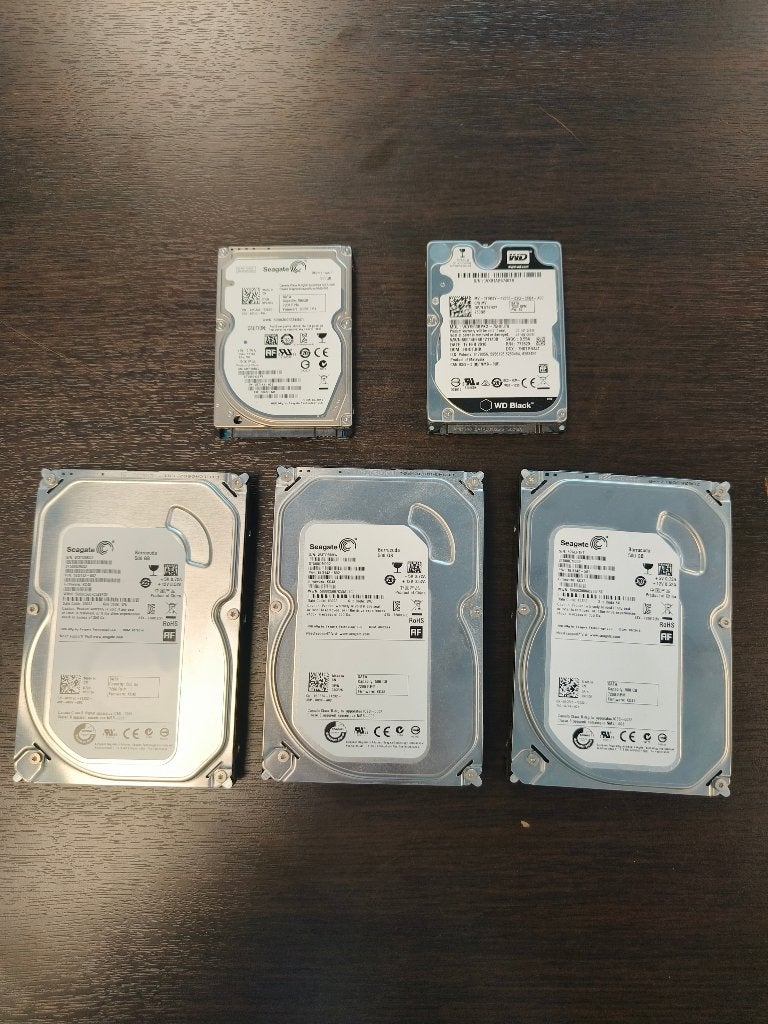 Various HDDs (5 pieces), Intern, 3.5", 2.5", 500 GB, 750 GB, Ophalen of Verzenden, Zo goed als nieuw
