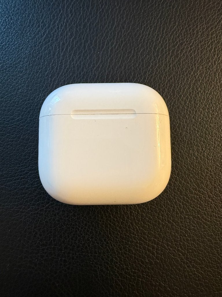 APPLE AirPods 4 A3058 USB-C charging case, Gebruikt, Ophalen of Verzenden, Apple, In oorschelp (earbud)