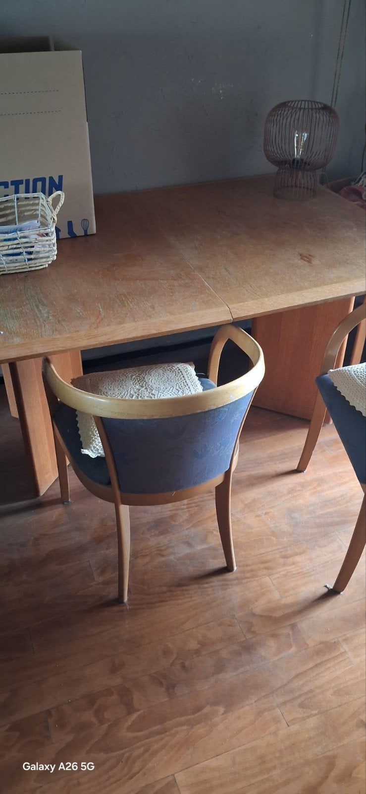 Vintage stoel met blauwe bekleding en houten frame, Ophalen, Gebruikt, Blauw, Vintage