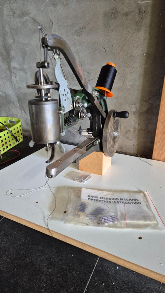 Leder naaimachine, leernaamiachine handmatig, Ophalen