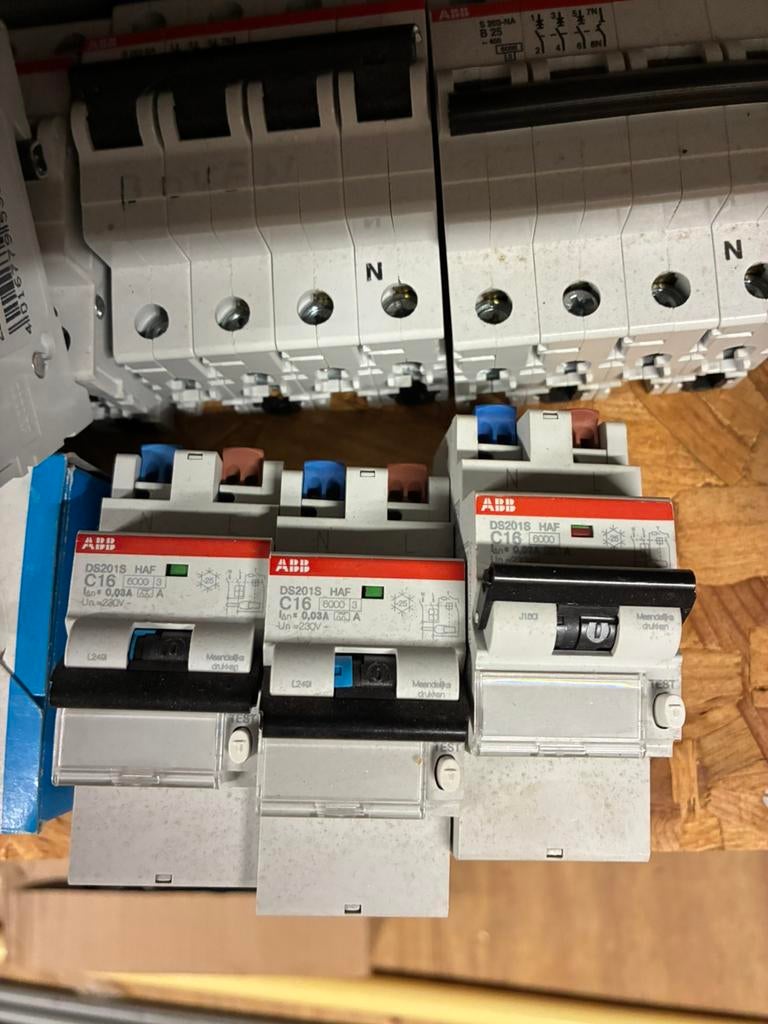 abb aardlekautomaat busboard c16 1p+n, Ophalen of Verzenden, Zo goed als nieuw