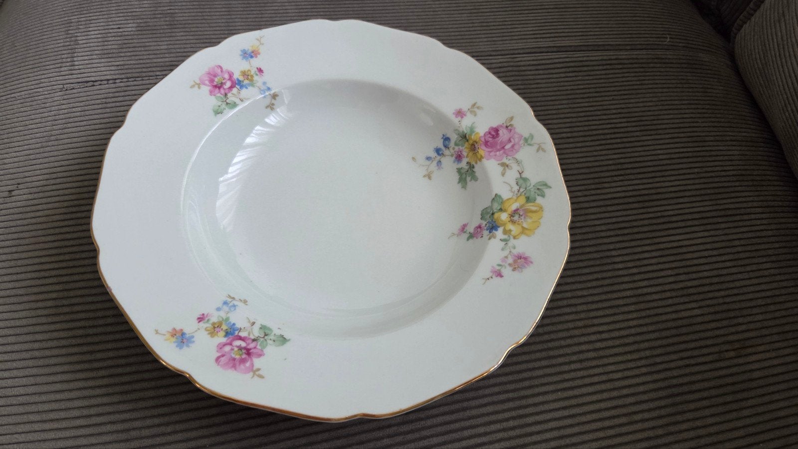 Vintage Diep Bord met Bloemmotief, Huis en Inrichting, Gebruikt, Overige merken, Vintage, Ophalen of Verzenden