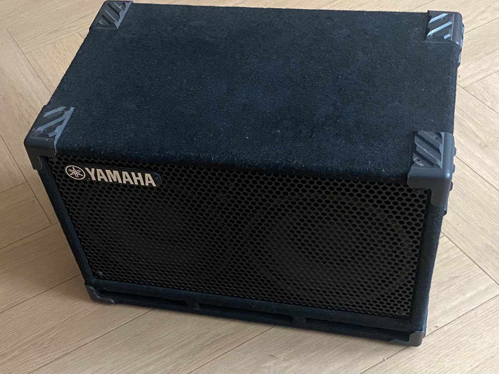 Yamaha 2 x 10” speakerkast BBT210S, Ophalen, Zo goed als nieuw, Basgitaar