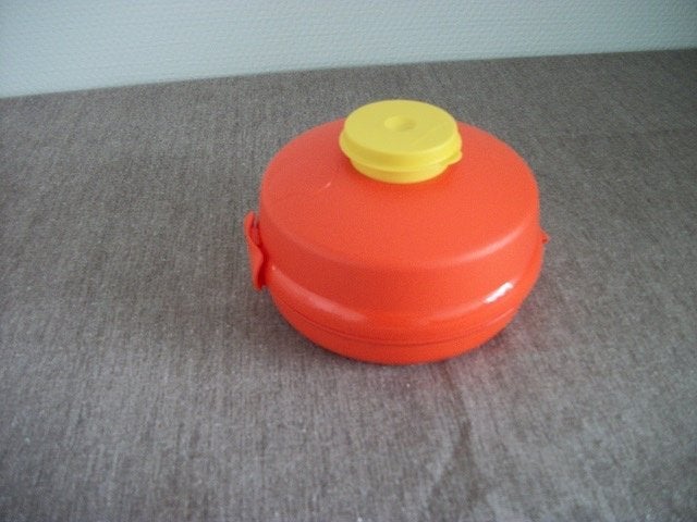 Tupperware Salade Bakje met Sausbakje, Huis en Inrichting, Keuken | Tupperware, Ophalen of Verzenden, Gebruikt, Bak of Kom