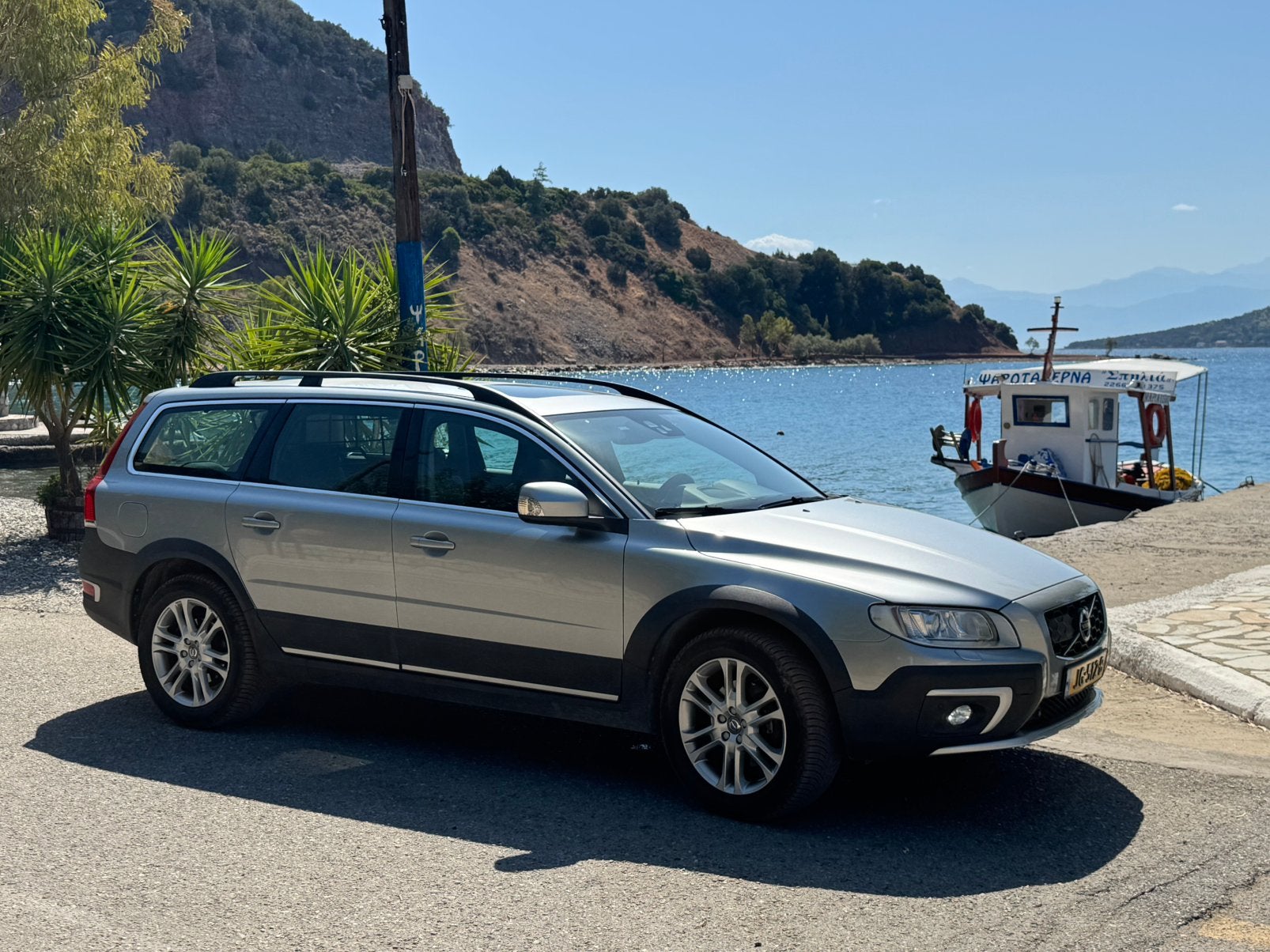 Volvo XC70 D4 181pk Euro6 | Schuifdak | Full options | Grijs, Auto's, Dealer onderhouden, 1800 kg, XC70, Stationwagon