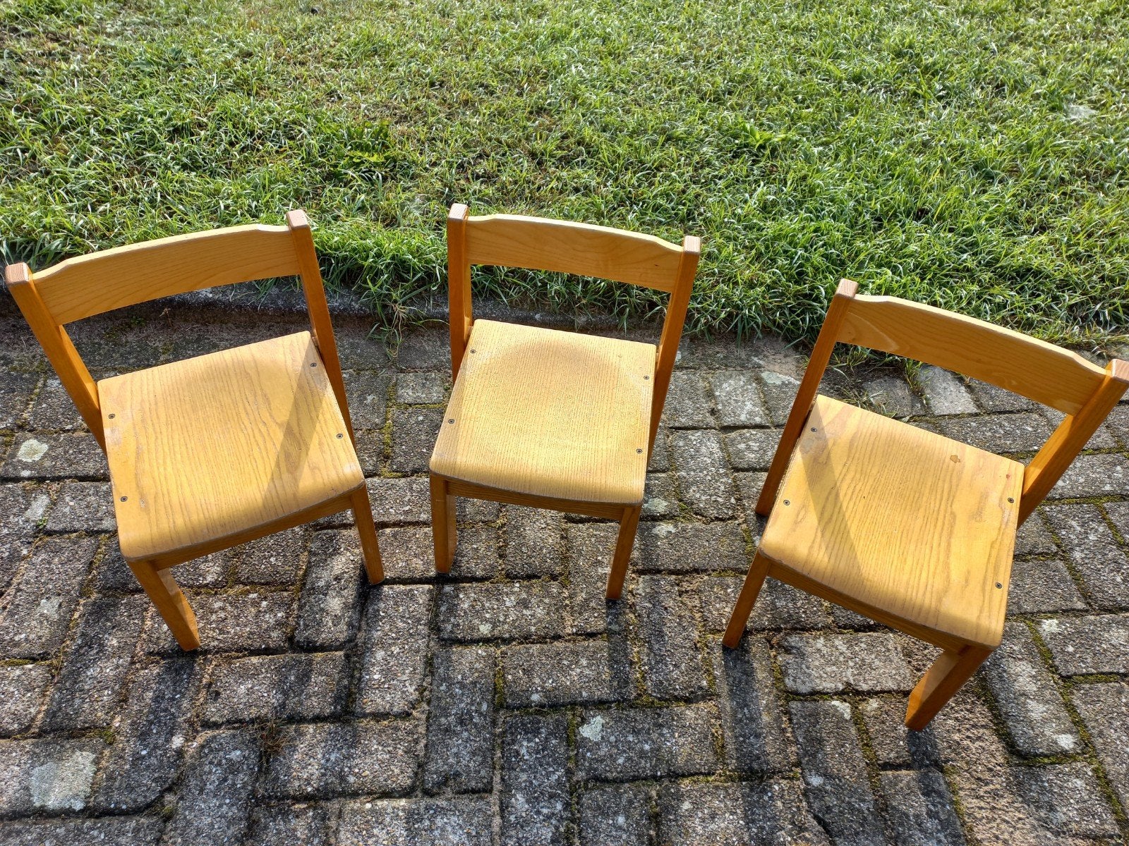 3 houten kinderstoeltjes - zithoogte 28 cm, Ophalen, Gebruikt, Overige typen