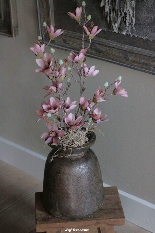 Vaas/kruik compleet met magnolia boeket en tillandsia, Www.jufbrocante.nl, Www.jufbrocante.nl, Nieuw, Ophalen of Verzenden