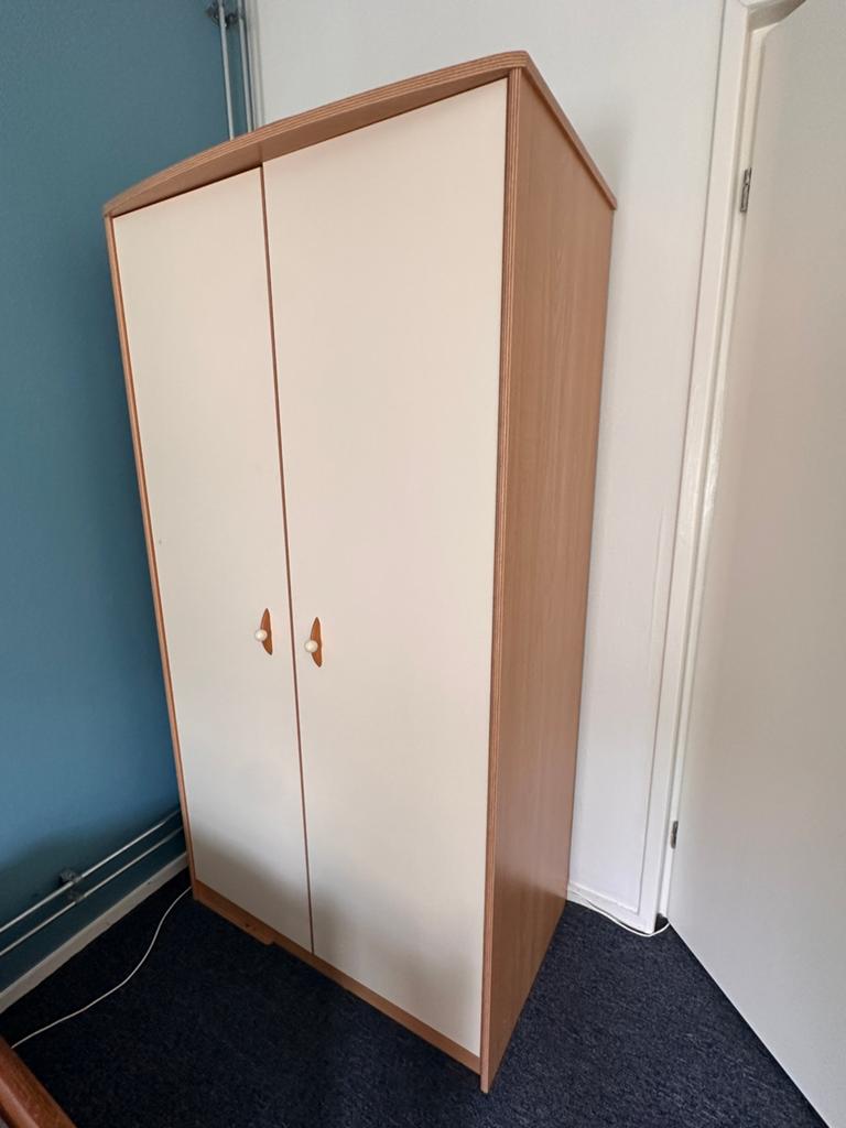 Nette kledingkast hang en leg, Huis en Inrichting, Kasten | Kledingkasten, Ophalen, Met deur(en), Gebruikt, 100 tot 150 cm