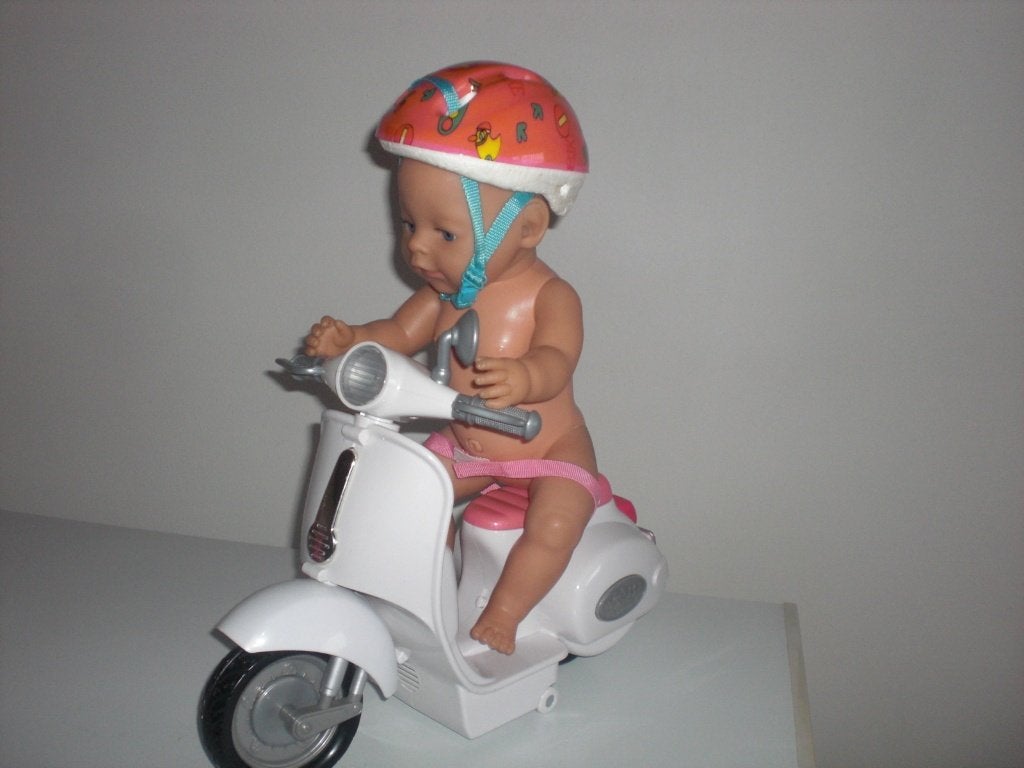 baby born skooter +helm+ pakje excl pop, Ophalen, Zo goed als nieuw, Babypop