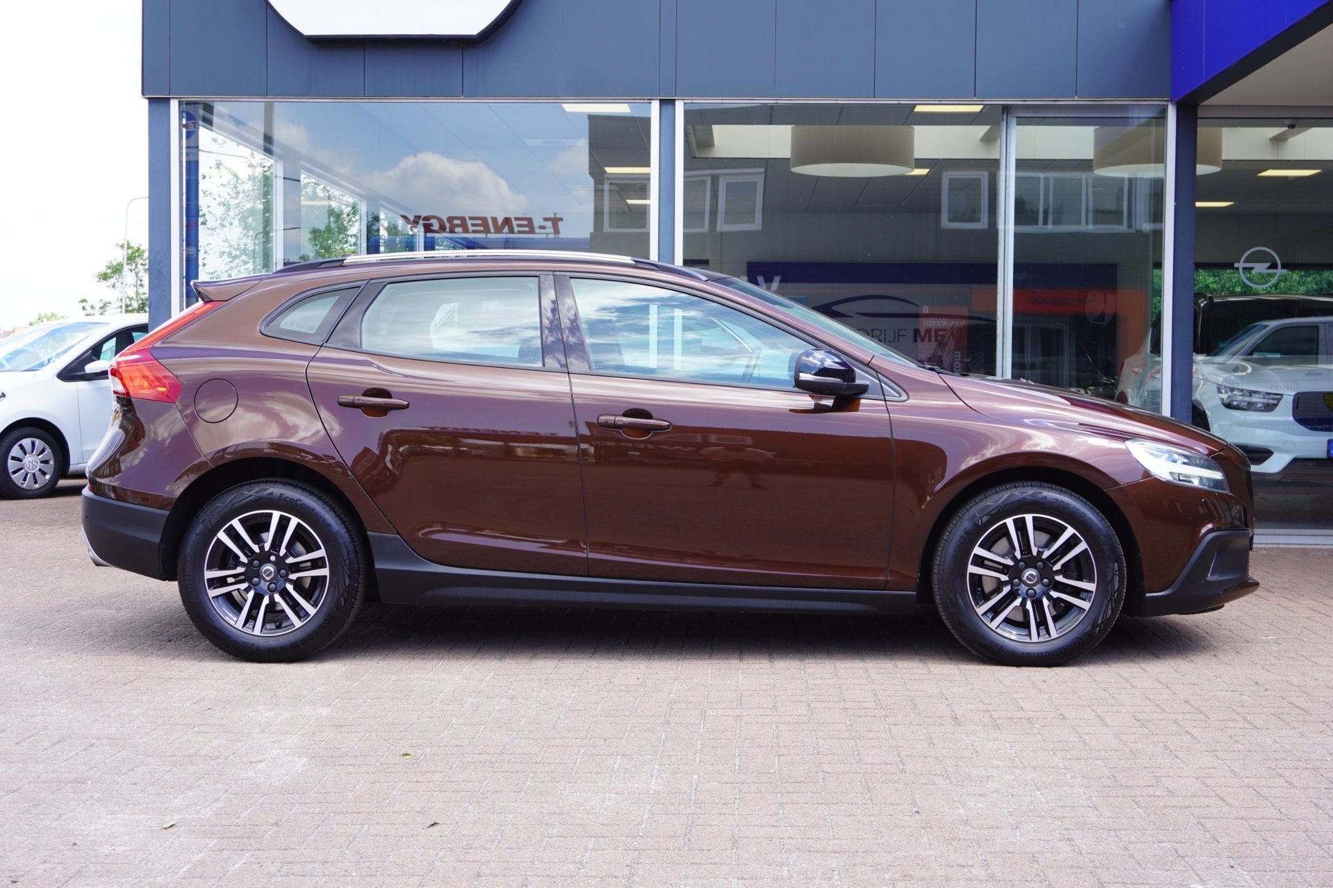 Volvo V40 Cross Country 2.0 T4 Kinetic Automaat | Airco | Na, Stof, Gebruikt, Origineel Nederlands, 1500 kg