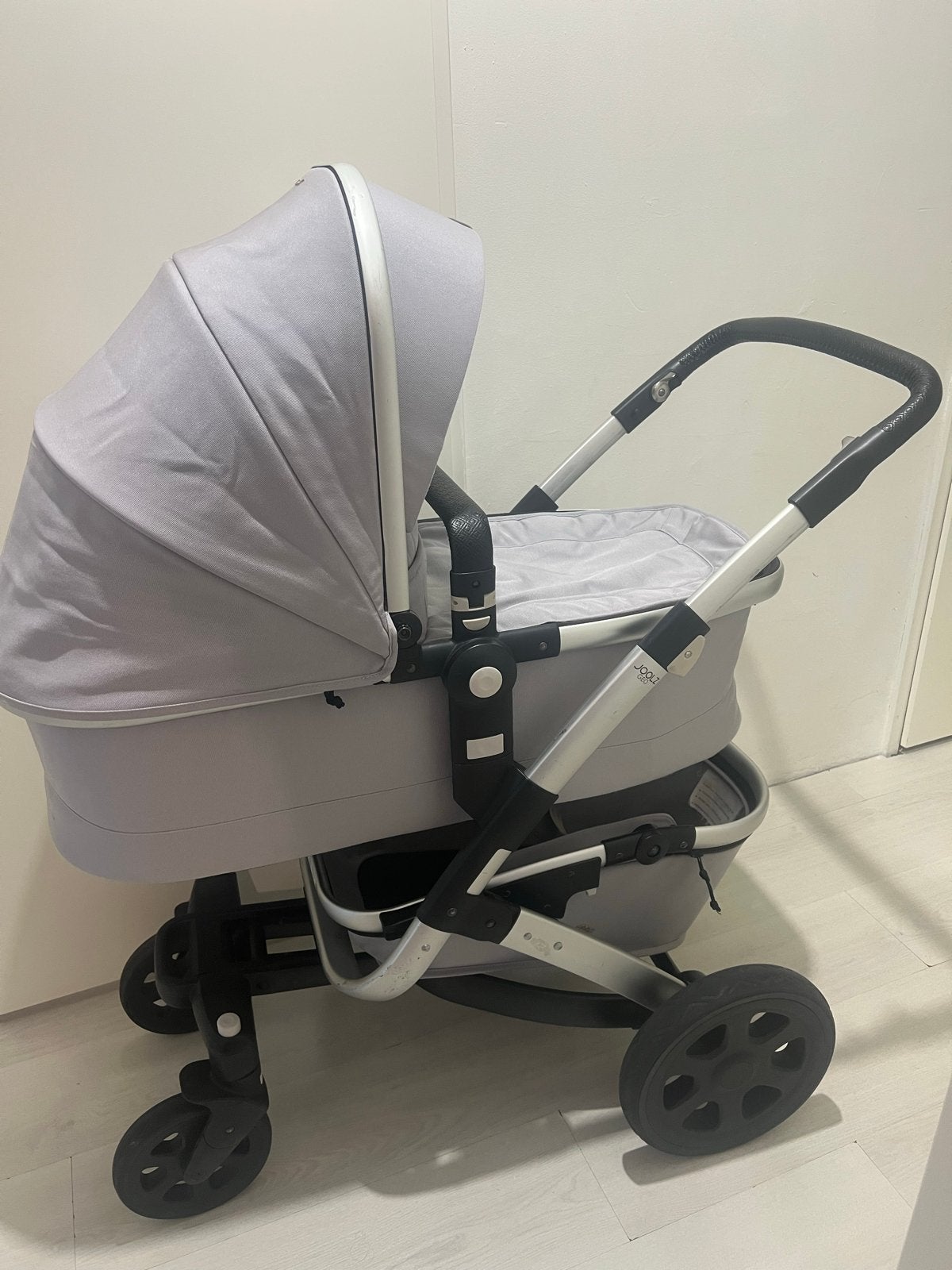 Joolz Geo 2 kinderwagen met reiswieg,zitje en slaapzak.Grijs, Zo goed als nieuw, Combiwagen, Met reiswieg, Ophalen