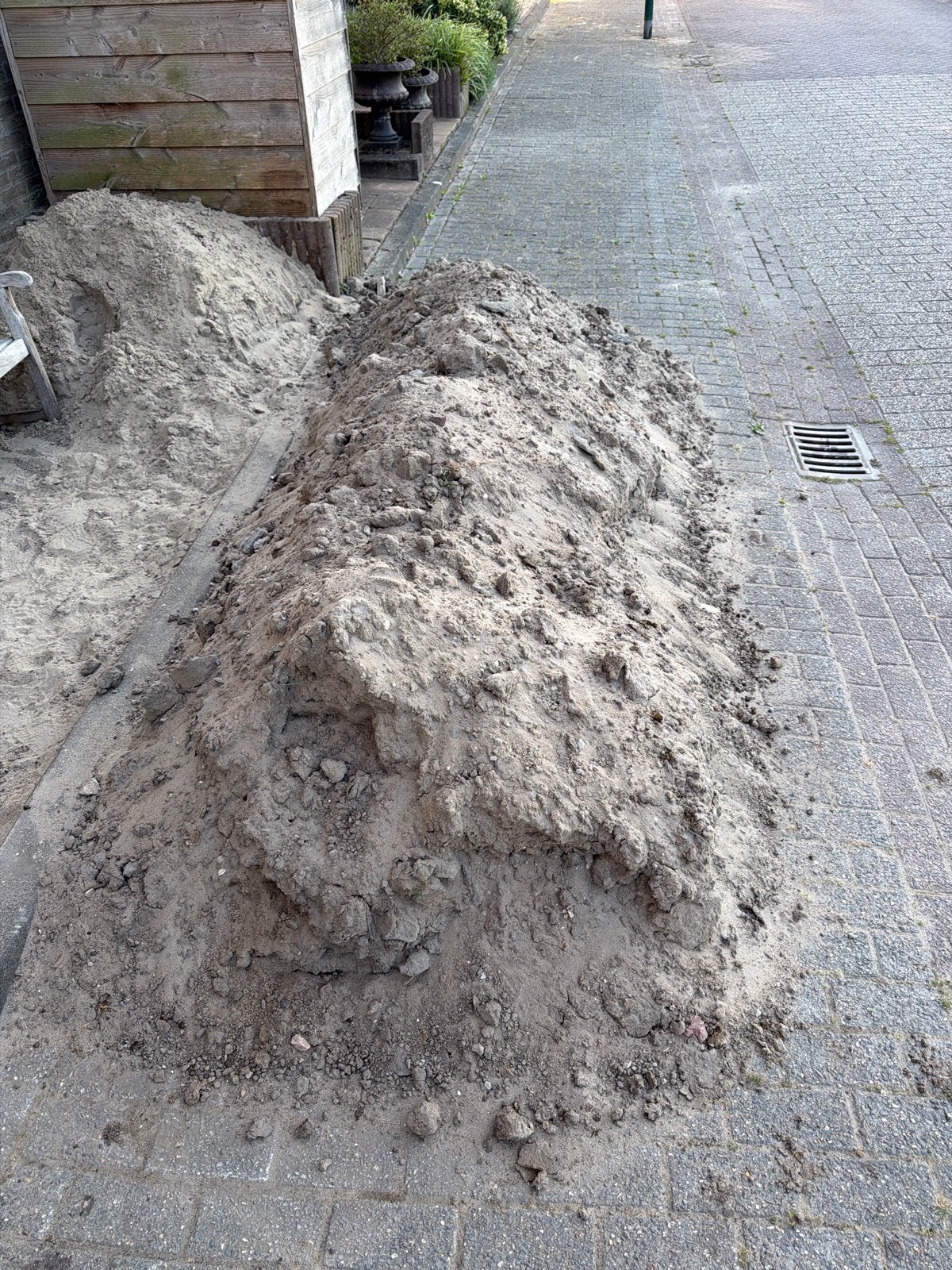 Berg aarde/zand met beetje klei - zelf scheppen, Tuin en Terras, Zand, Ophalen, Gebruikt, Ophoogzand