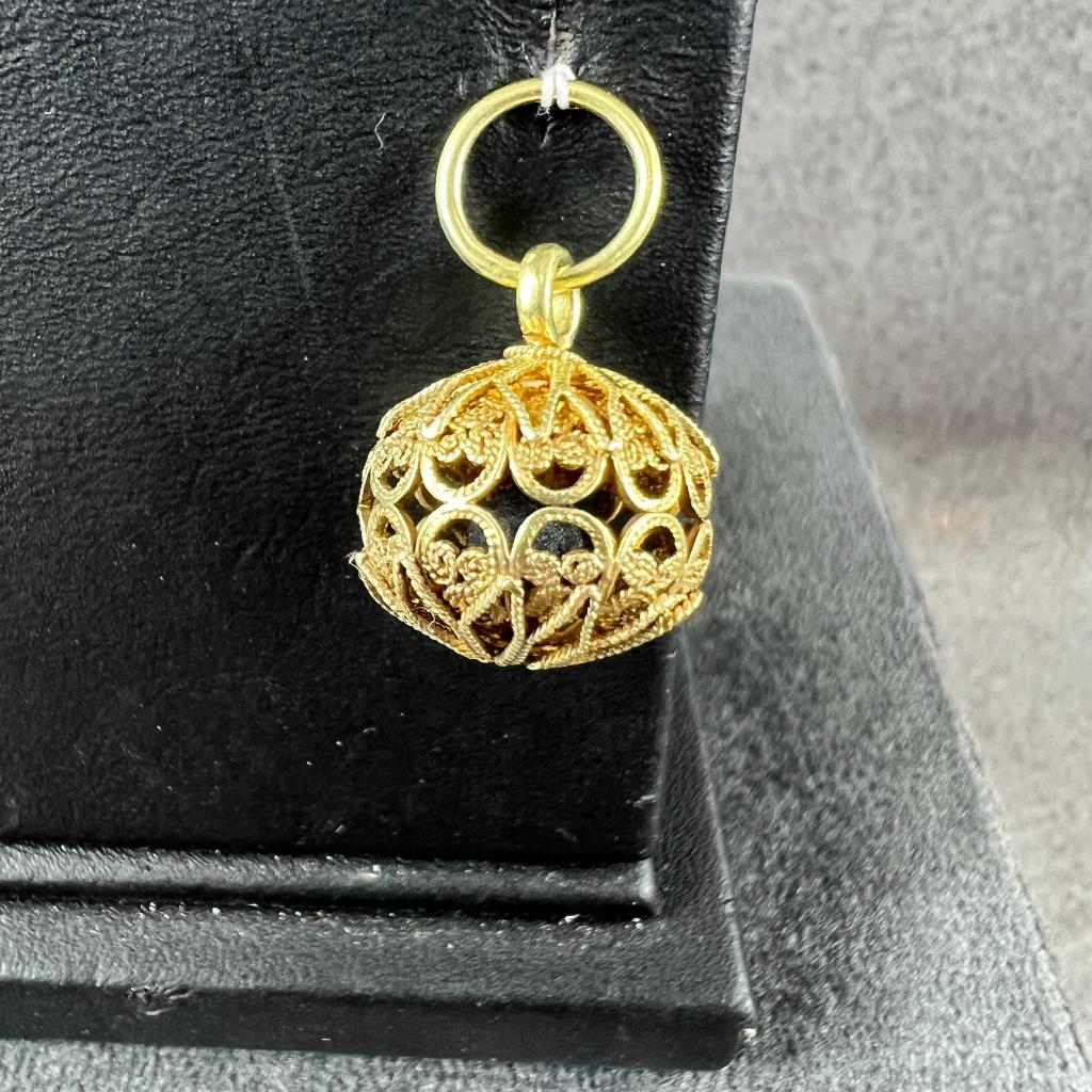 Gouden Hanger Bal Filligrain | 14k | 3,38g | 404763, Gebruikt, Overige voorstellingen, Ophalen of Verzenden, Goud