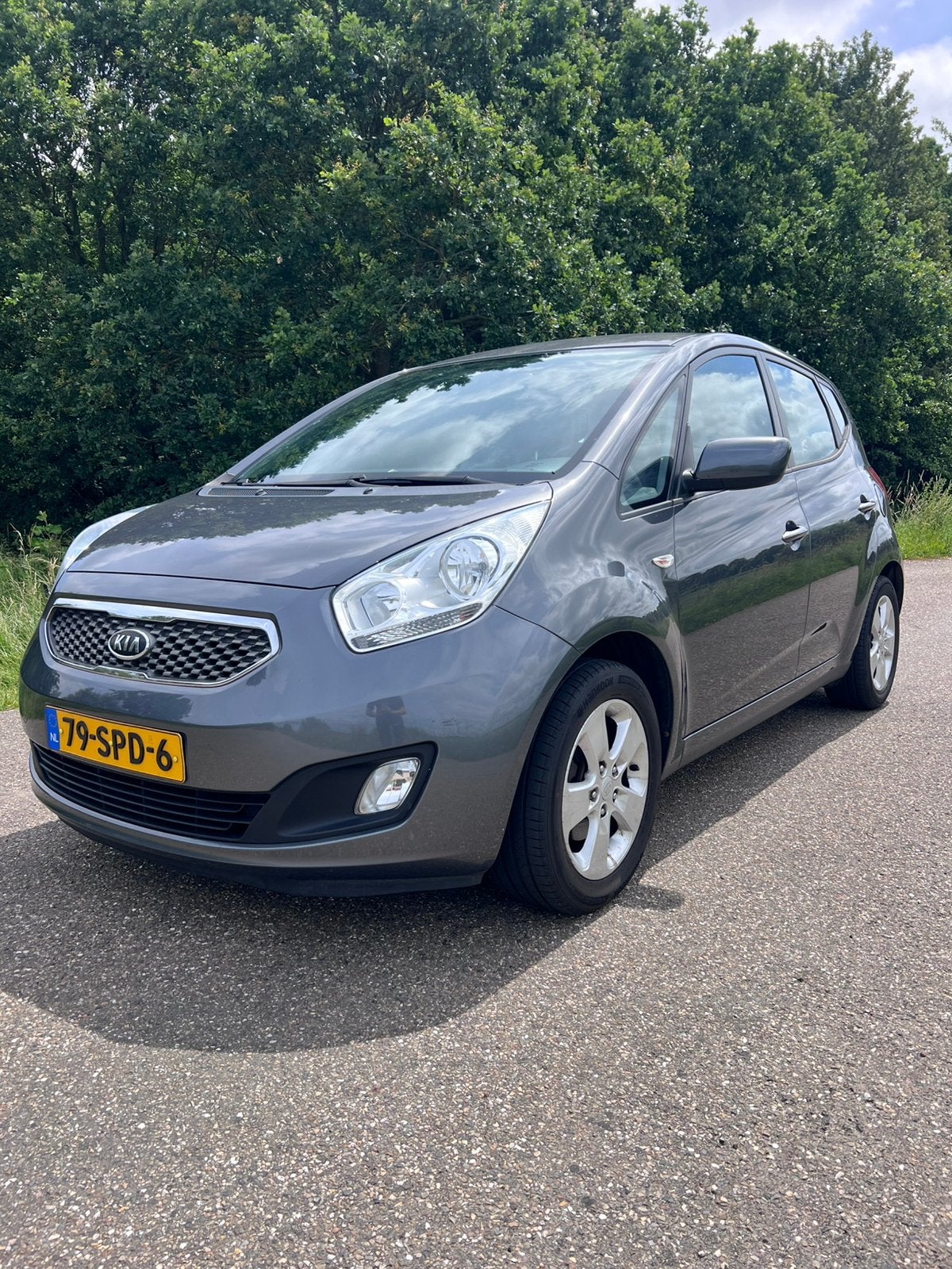 Kia Venga 1.4 Cvvt 90pk 2011 Grijs CruiseCTRL AIRCO, Auto's, Voorwielaandrijving, 4 cilinders, 1396 cc, 1153 kg