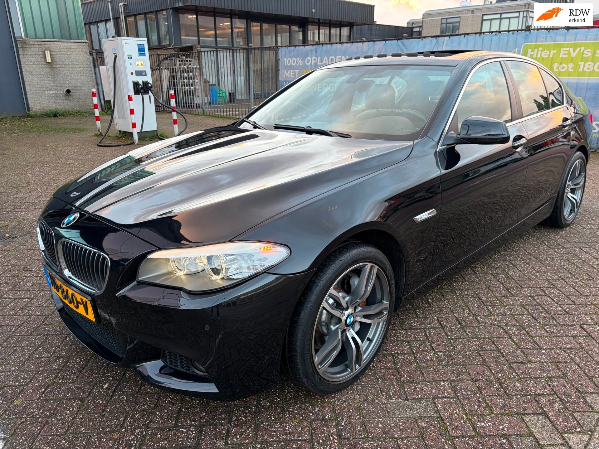 BMW 5-serie 535i High Executive / M-Pakket / Leder / Schuifd, Auto's, Euro 5, Achterwielaandrijving, Gebruikt, Zwart