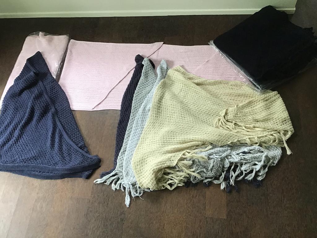 5 Stola’s en 5 Shawl’s - nieuw, Ophalen of Verzenden, Zo goed als nieuw, Maat 46/48 (XL) of groter, Sjaal