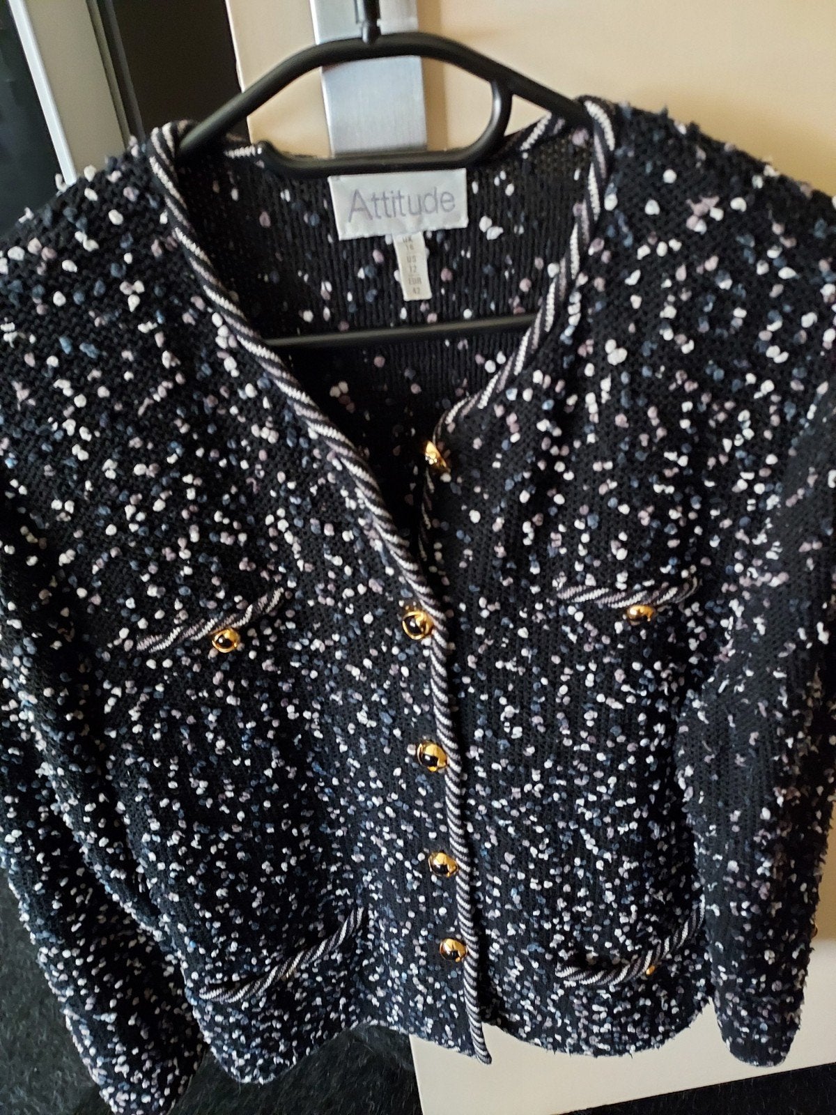 Attitude zwart gebreid vest met gouden knopen, Kleding | Dames, Zwart, Maat 42/44 (L), Ophalen of Verzenden, Zo goed als nieuw