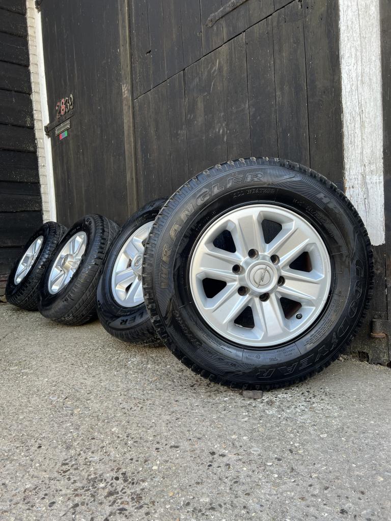 Originele Opel Frontera velgen 16” 6x139,7 all-season set, Auto-onderdelen, Banden en Velgen, Banden en Velgen, Winterbanden, 16 inch