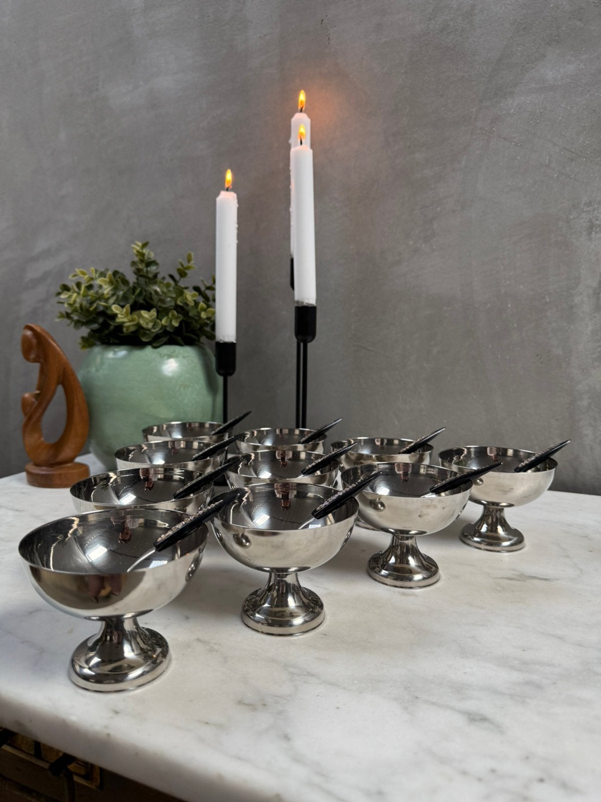 Vintage metalen ijscoupes op voet- set van 9, Huis en Inrichting, Keuken | Servies, Q, Overige typen, Q, Ophalen of Verzenden