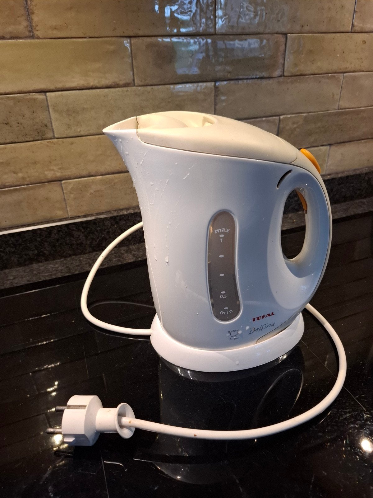 Prima werkende Tefal waterkoker, 1 tot 2 liter, Ophalen, Gebruikt