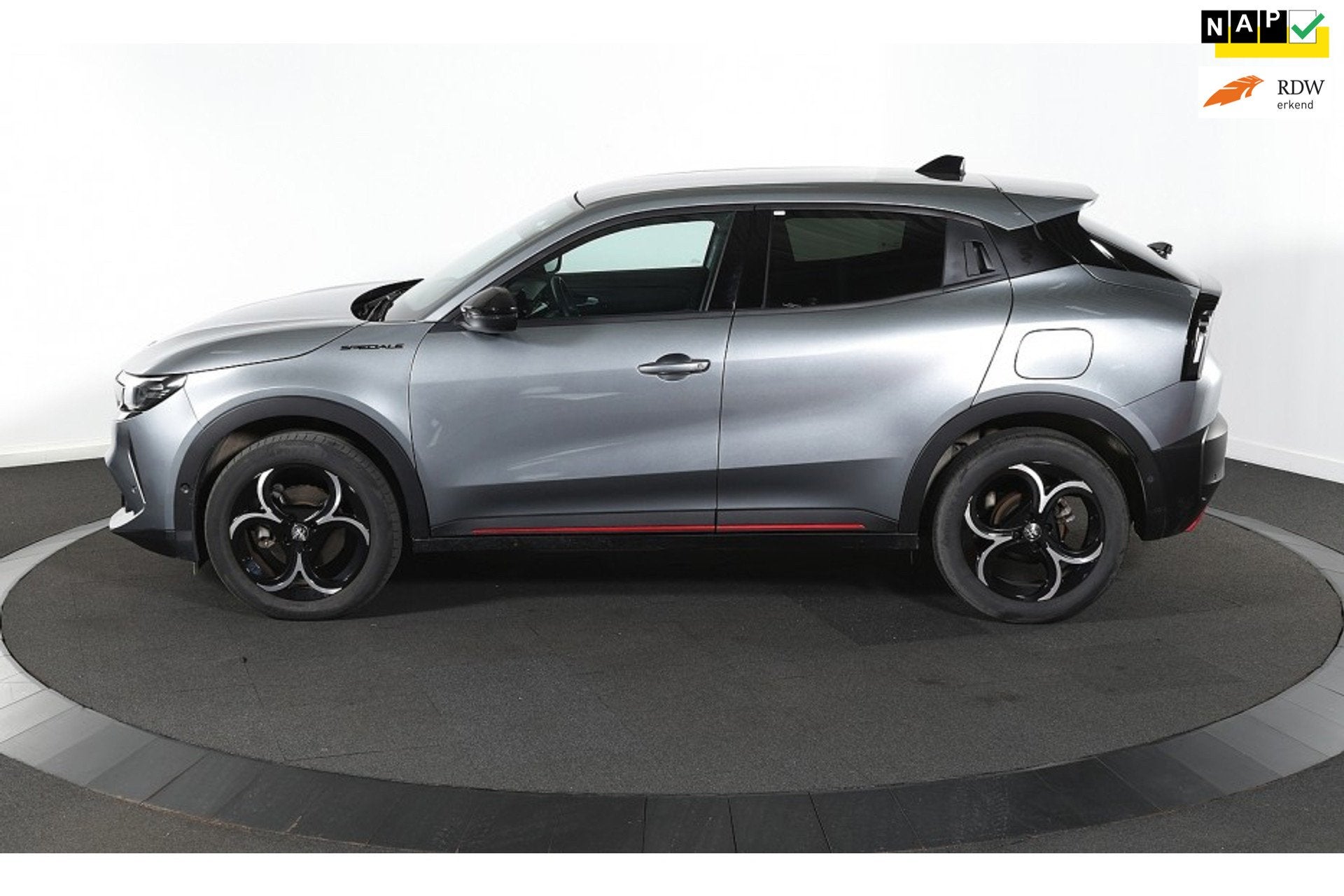 Alfa Romeo Junior 1.2 Turbo Hybrid Ibrida Speciale MATRIX LE, Auto's, Dealer onderhouden, 1199 cc, 620 kg, Origineel Nederlands