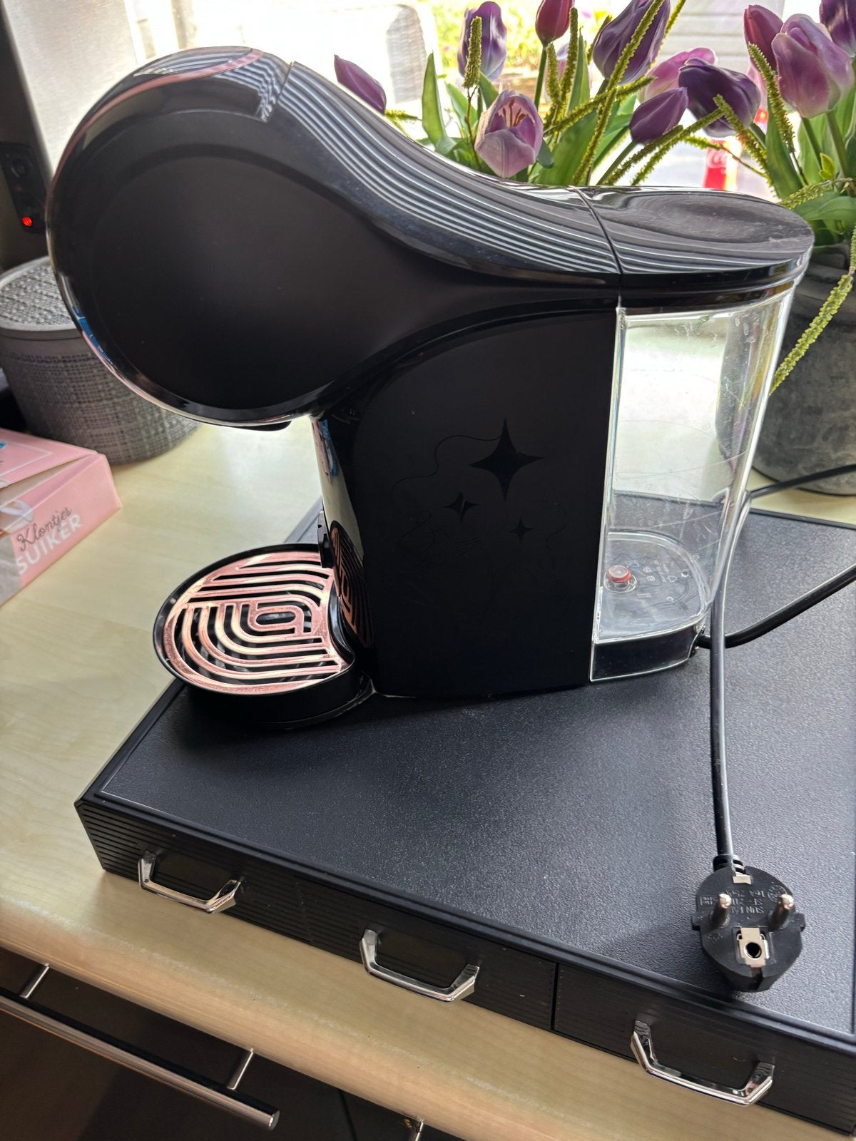 Nescafé Dolce Gusto Genio S Plus met capsulehouder, Ophalen, Koffiepads en cups, Koffiemachine, Zo goed als nieuw