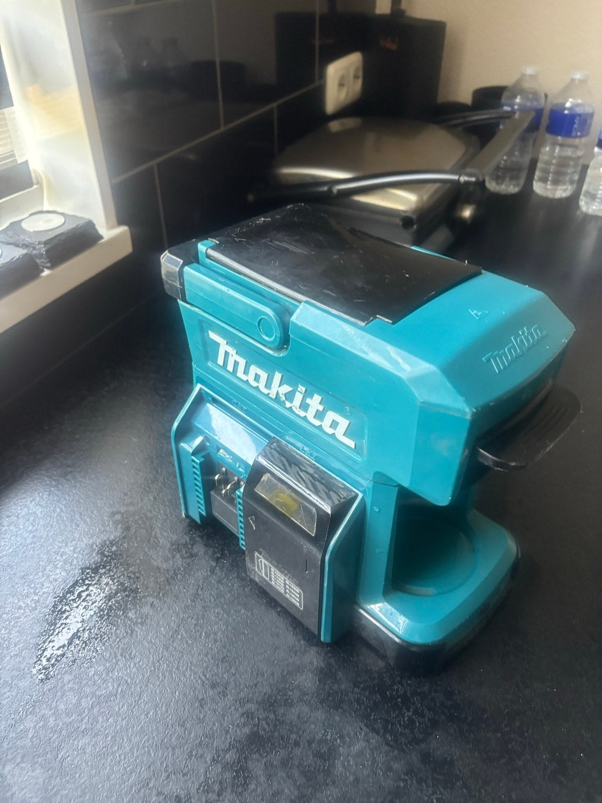 Makita Koffiezetapparaat - Draagbaar en Robuust, Witgoed en Apparatuur, Koffiezetapparaten, Ophalen, Gebruikt, Koffiemachine, Gemalen koffie