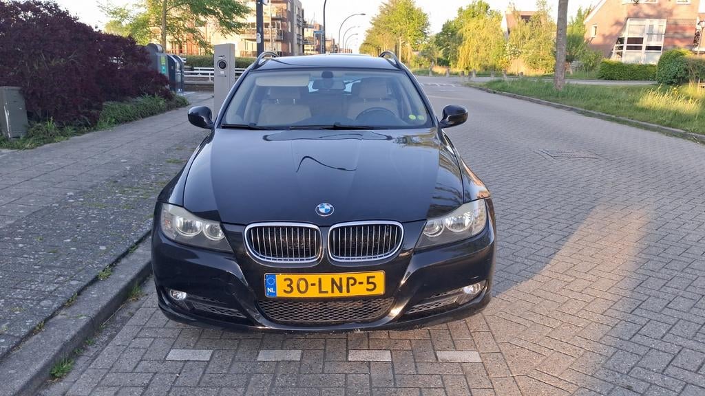 Luxe BMW 3-Serie 325i 218pk Aut. Leer Navigatie 2010 Zwart, Automaat, 745 kg, Achterwielaandrijving, Beige