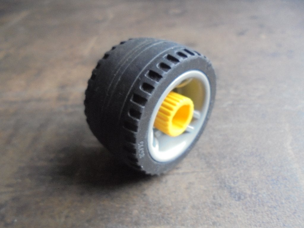 Foto 3 van Lego Duplo Toolo Wheel with Slick Tire (zie foto's) 14