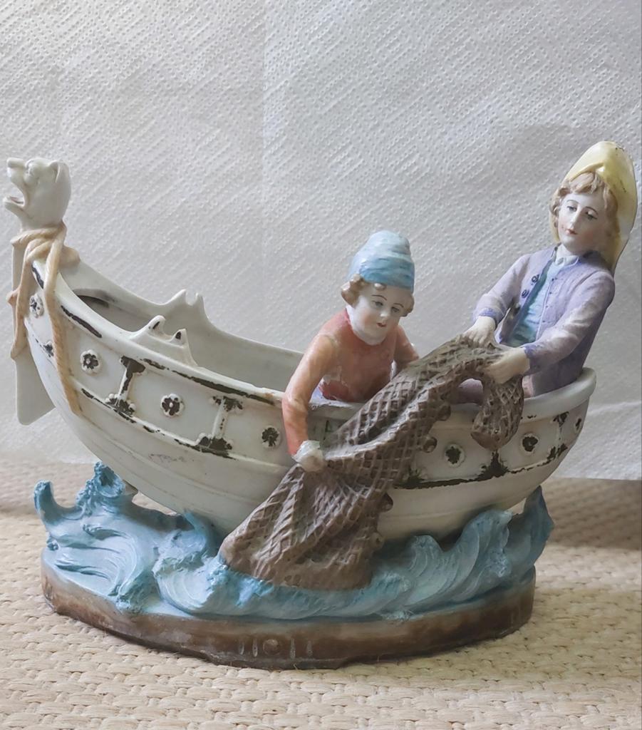 Vintage beeldje vissersboot met twee vissers, Ophalen