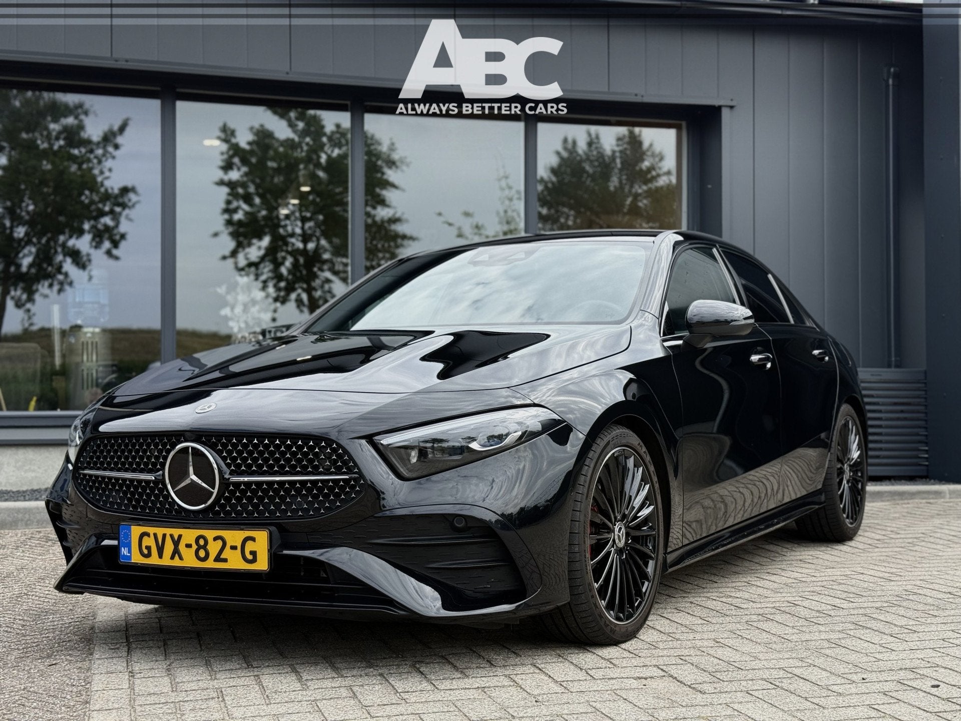 Mercedes-Benz A-Klasse 200 AMG Line (bj 2023, automaat), Dealer onderhouden, Gebruikt, Zwart, Automatische klimaatregeling
