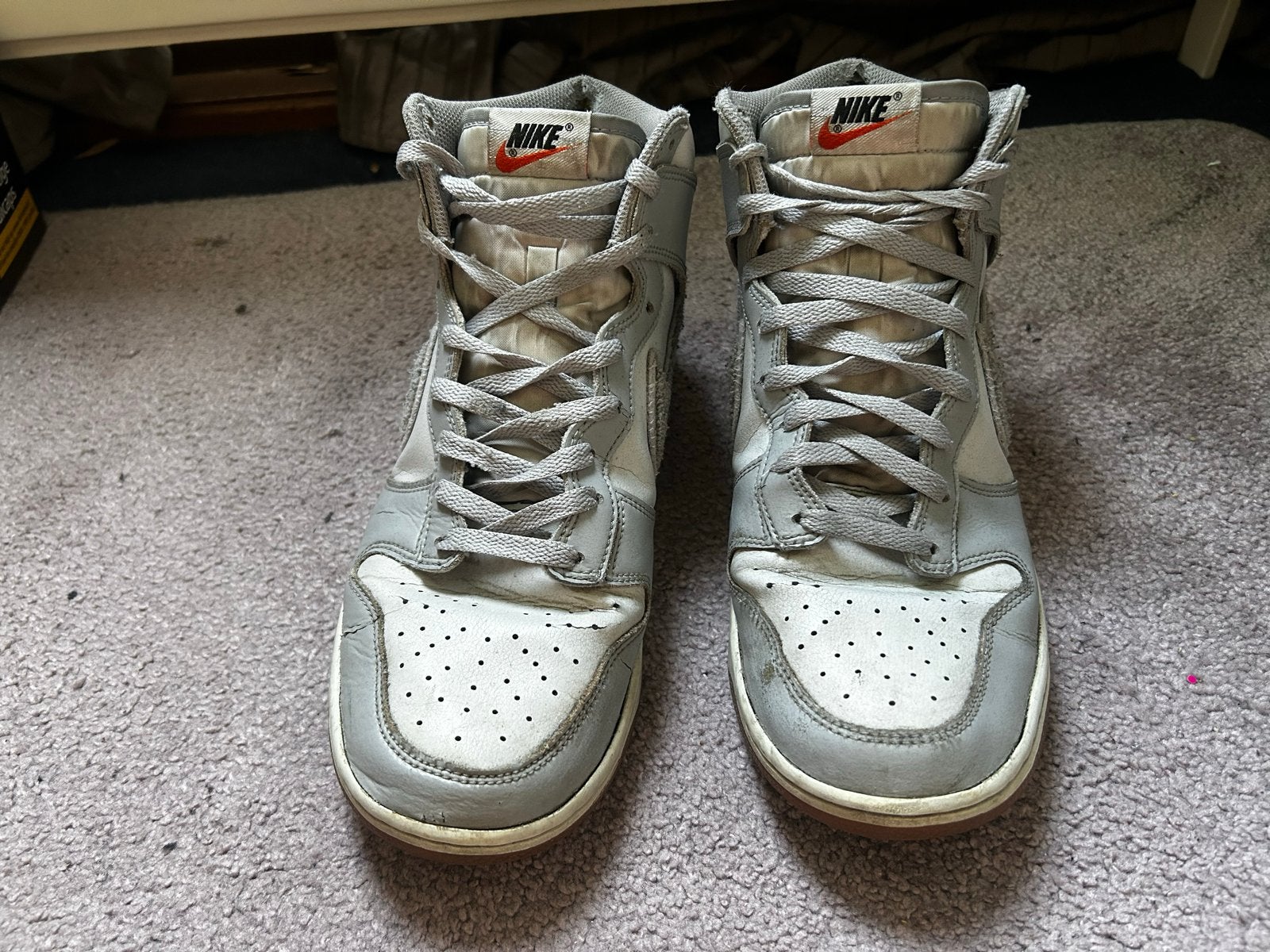 Nike Dunk High - Grijs/Wit - Maat 45EU, Kleding | Heren, Schoenen, Ophalen of Verzenden, Gedragen, Wit, Sneakers of Gympen