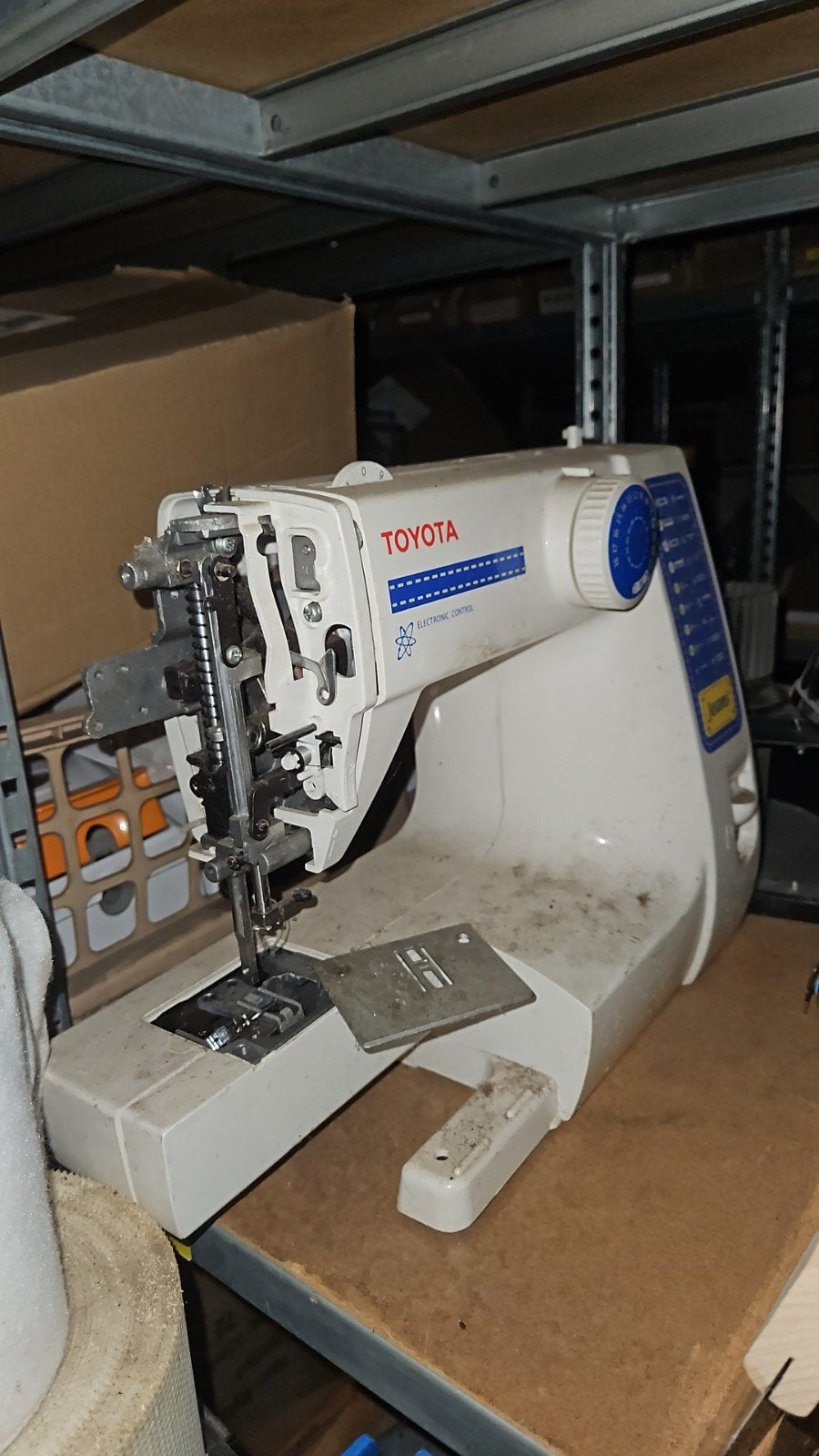 toyota naaimachine, Hobby en Vrije tijd, Ophalen of Verzenden, Gebruikt, Naaimachine, Overige merken