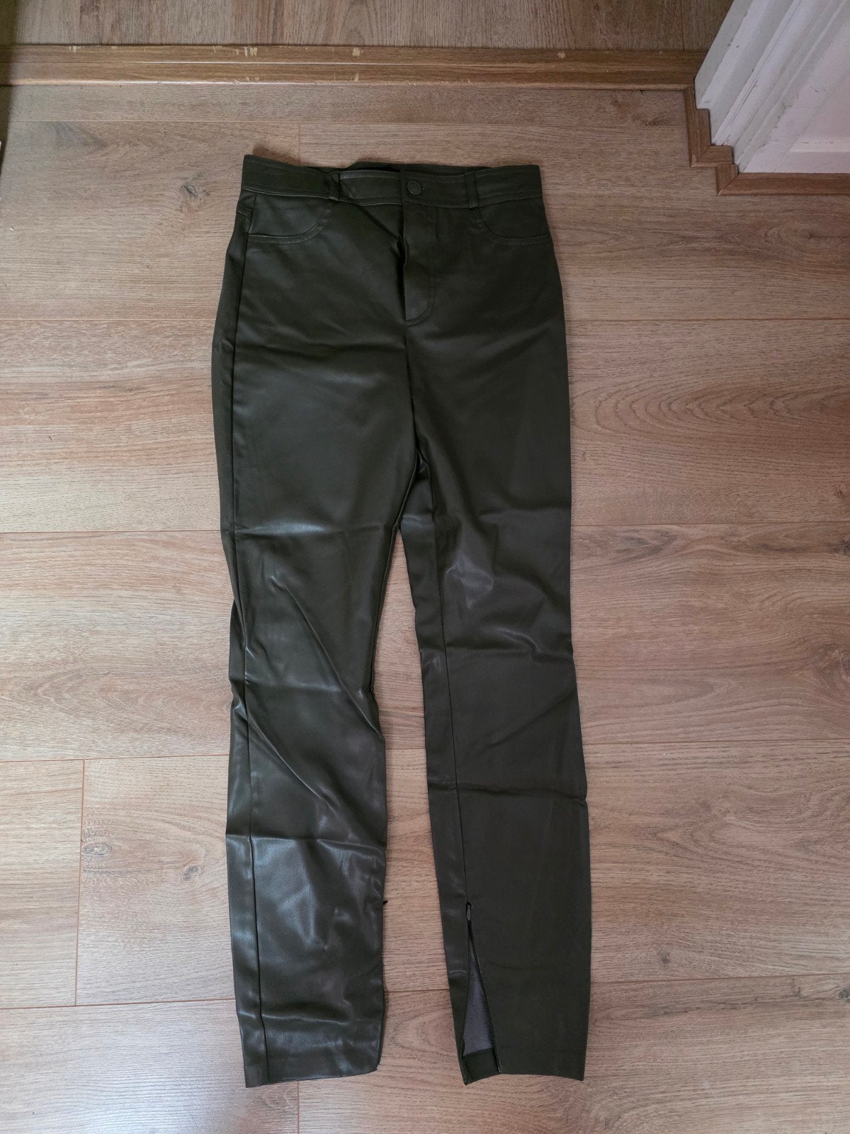 Dames Zara groene leren polyurethaan legging medium M groen, Legging, Zara, Maat 40/42 (M), Ophalen of Verzenden