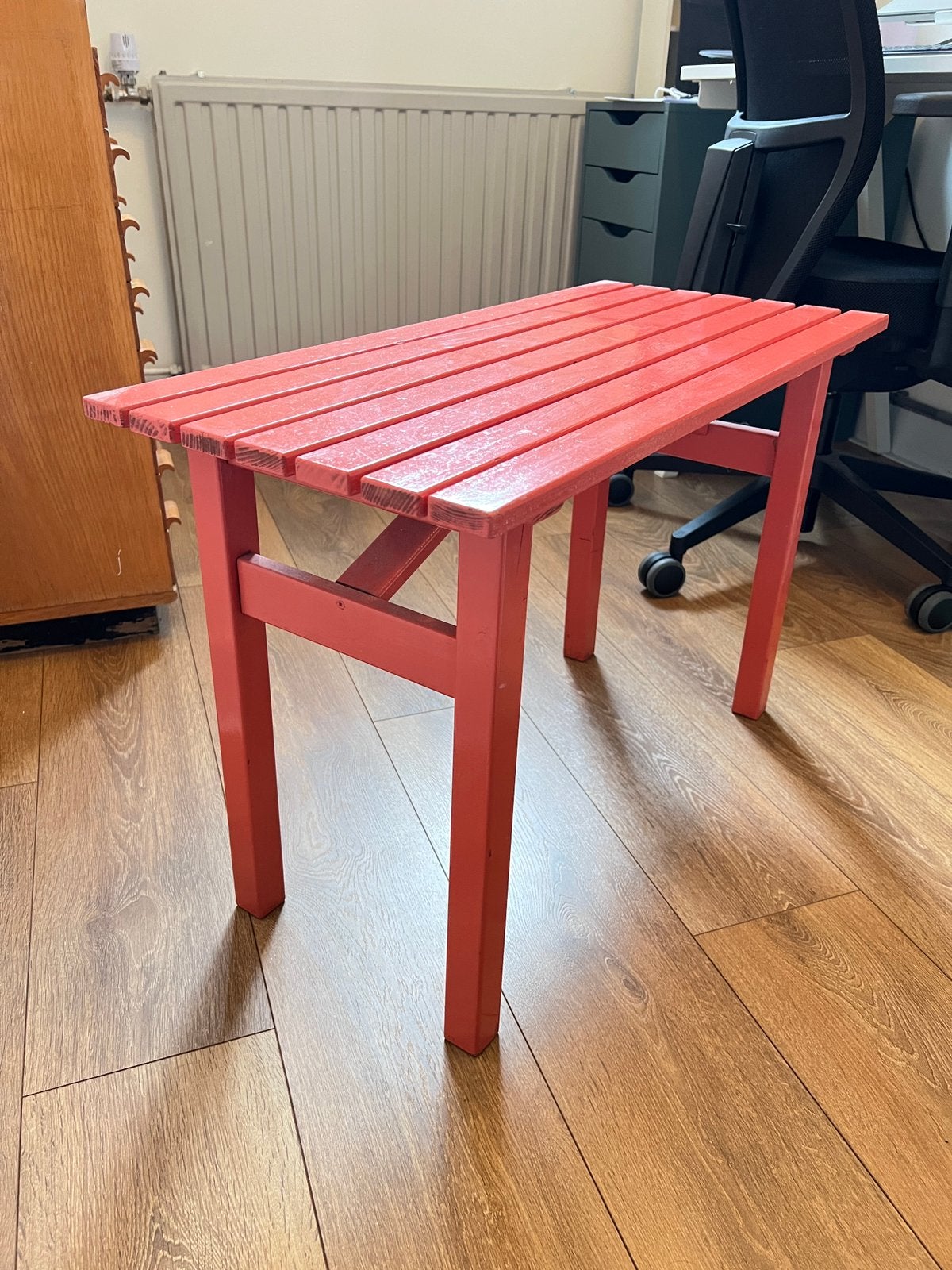 Koraalrood vintage bankje / tafeltje, Ophalen