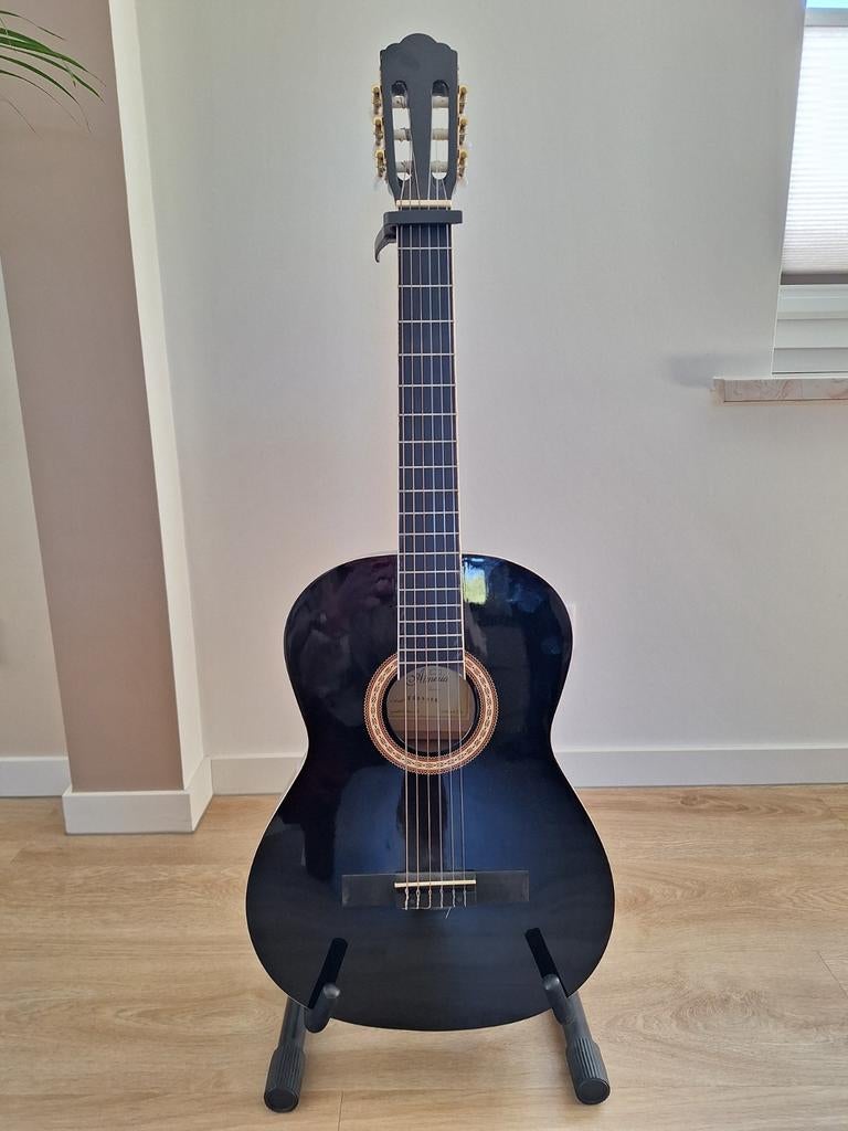 Almeria Klassieke Gitaar Zwart met Ondersteuning en Capo, Ophalen of Verzenden, Gebruikt, Klassieke of Spaanse gitaar