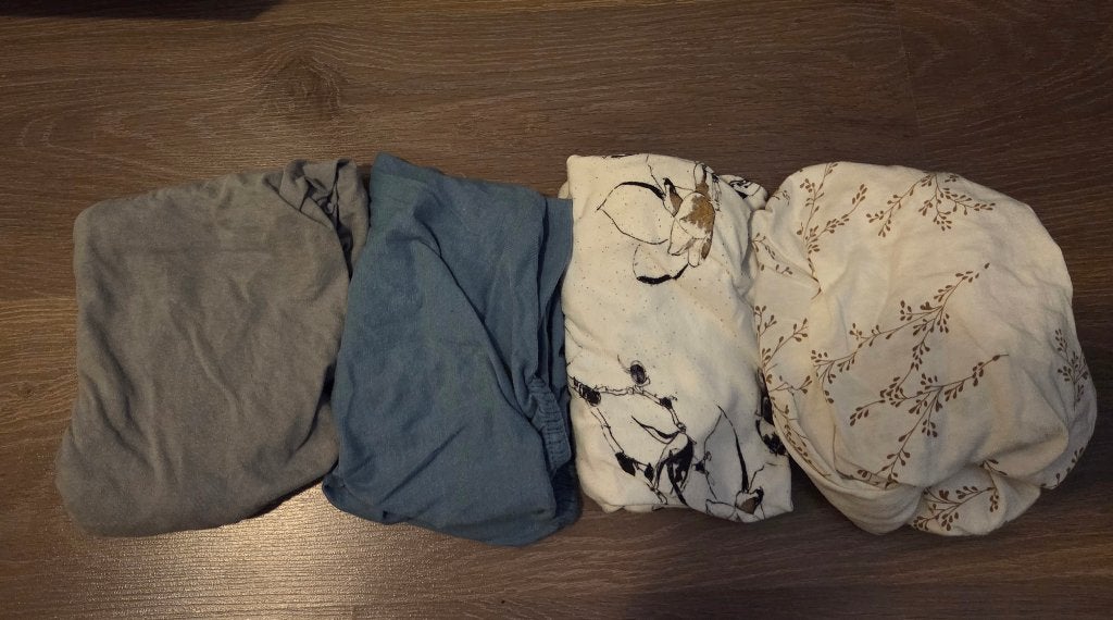 Diverse dekentjes en lakentjes, ook los te koop, Kinderen en Baby's, Ophalen, Jongetje of Meisje, Wit, Babybedje