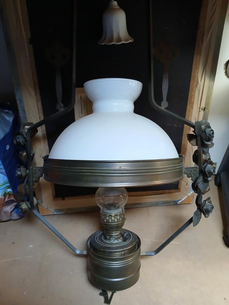 Antieke olielamp / hanglamp met melkglas kap, Ophalen of Verzenden