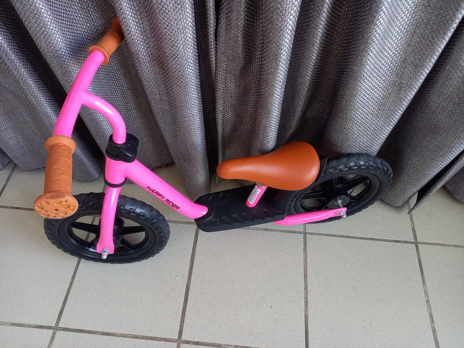 Roze Happy Rider loopfiets - Zo goed als nieuw, Ophalen of Verzenden, Zo goed als nieuw, Minder dan 16 inch, Happy Rider