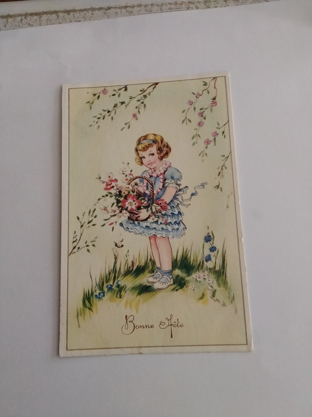 Vintage Ansichtkaart 'Bonne Fête' - Meisje met Bloemen, Ophalen of Verzenden, 1940 tot 1960, Gelopen, Kinderen