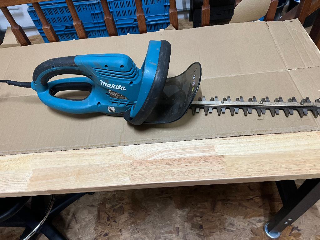 Makita heggenschaar UH4570 230 volt meslengte 450mm, Ophalen of Verzenden, Zo goed als nieuw, Elektrisch, Makita