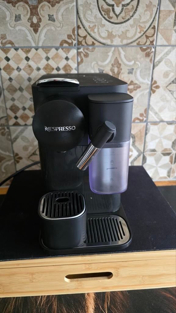 Nespresso De'Longhi Lattissima One  - Zwart, Witgoed en Apparatuur, Koffiezetapparaten, Afneembaar waterreservoir, Espresso apparaat