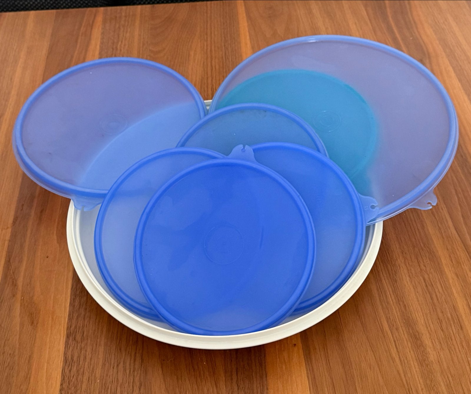 Vintage Tupperware schaal en diverse deksels blauwtinten, Huis en Inrichting, Ophalen of Verzenden, Zo goed als nieuw, Crème, Schaal