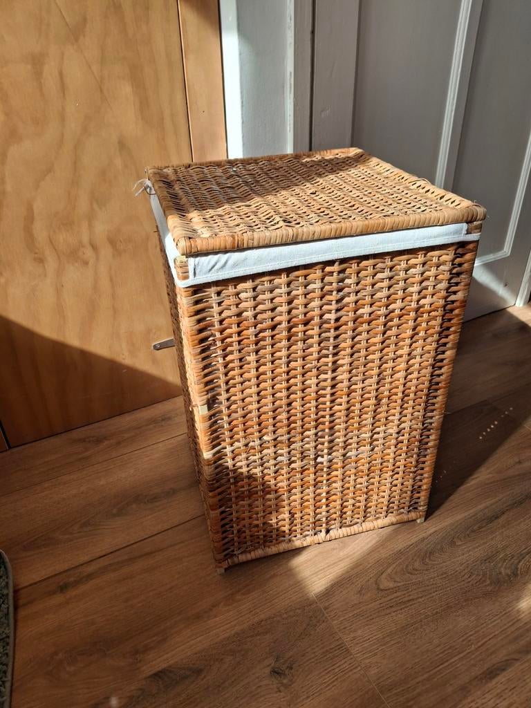 IKEA rieten wasmand met deksel en linnen zak, Ophalen, Gebruikt, Mand, Riet