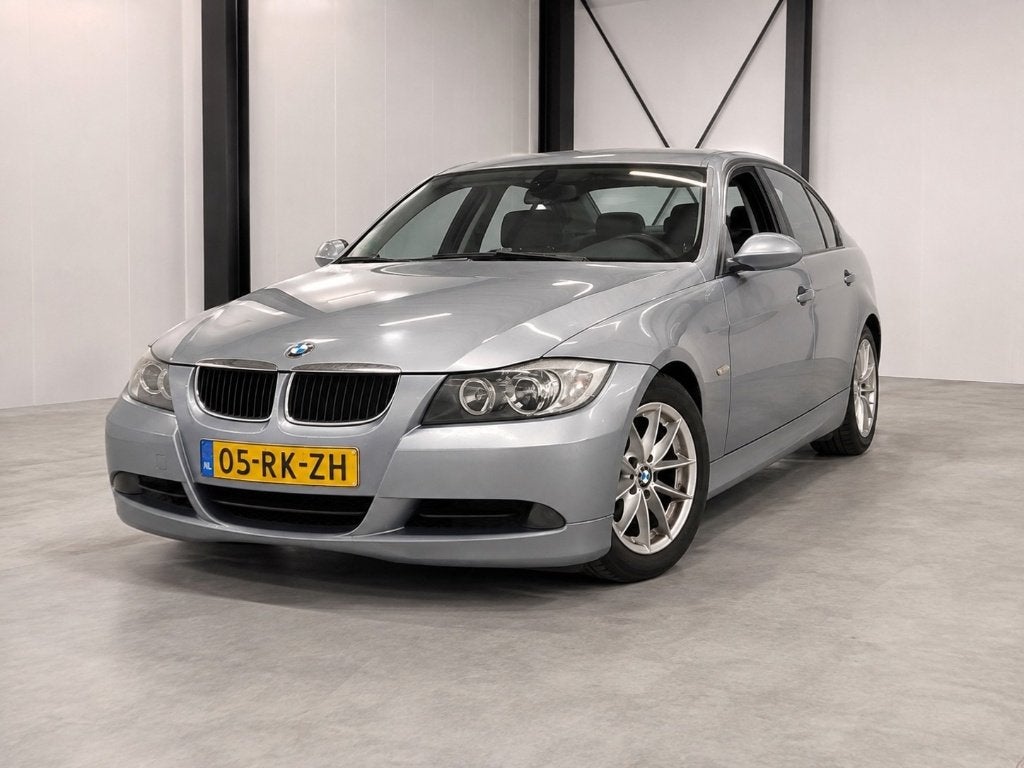 ZEER NETTE BMW 3-Serie 2.0 I 320i E90 High Exe NAP TOPSTAAT, 1995 cc, 4 cilinders, 75 €/maand, Handgeschakeld