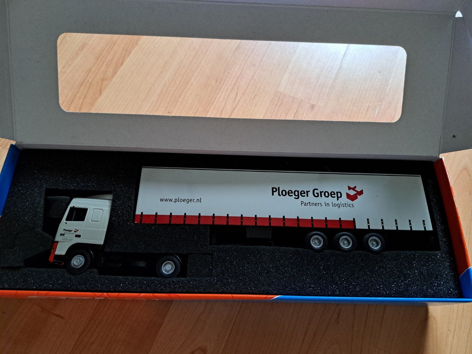 Ploeger logistics, Hobby en Vrije tijd, Modelauto's | 1:50, Ophalen of Verzenden, Zo goed als nieuw, Bus of Vrachtwagen, Lion Toys