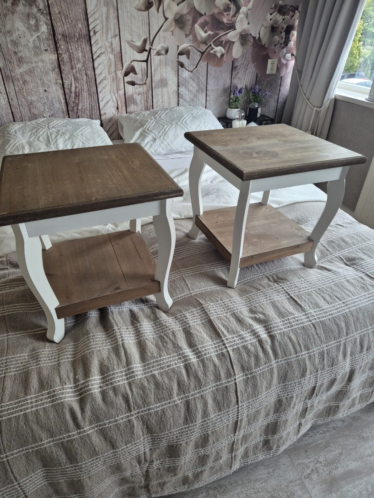 Set van 2 houten bijzettafels met lichte vlekjes, Minder dan 55 cm, Gebruikt, Vierkant, Hout