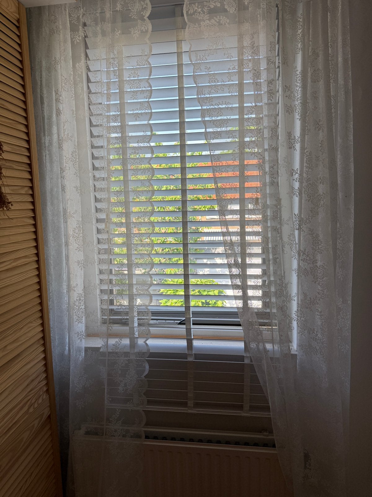 5 stuks witte brede jaloezieen (50mm), Huis en Inrichting, Stoffering | Gordijnen en Lamellen, Wit, Zo goed als nieuw, 150 tot 200 cm