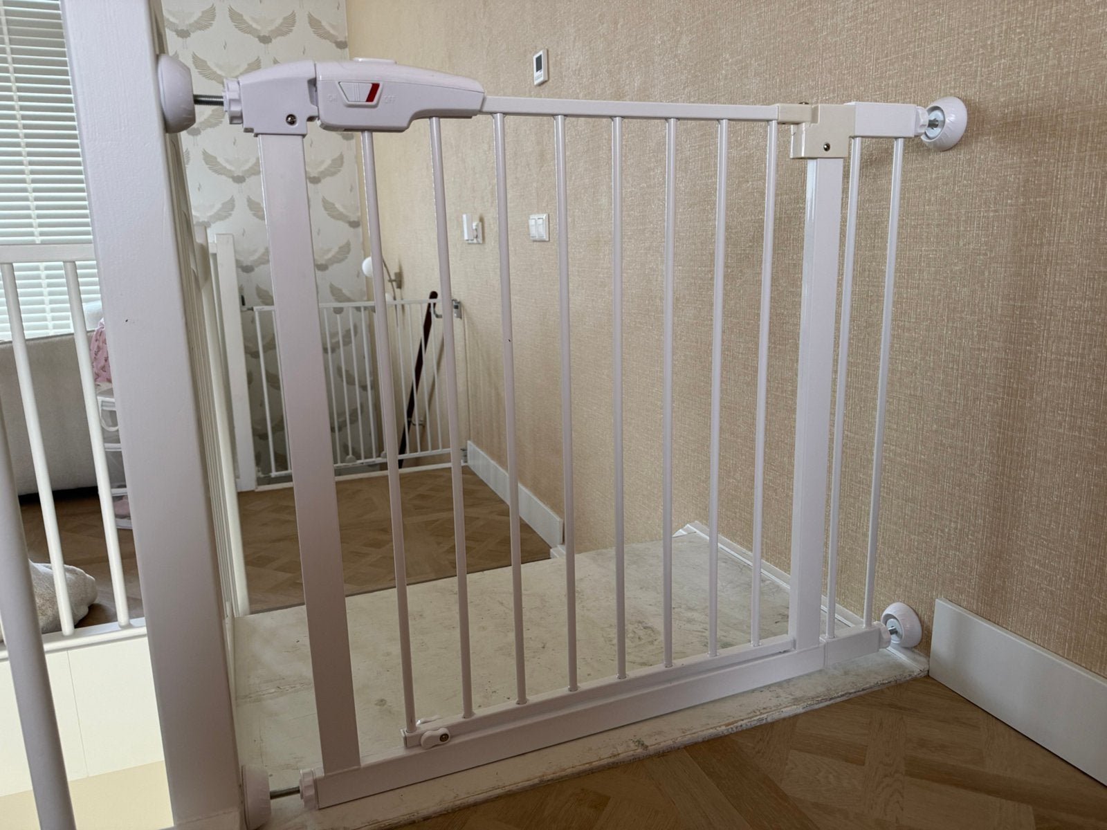 Goliving Traphekje - klembevestiging 75 cm tot en met 103 cm, Kinderen en Baby's, Traphekjes, Ophalen of Verzenden, Zo goed als nieuw