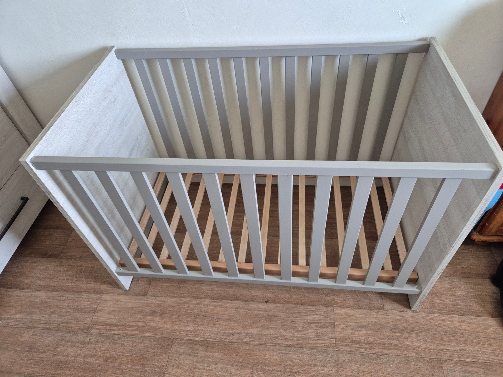 Complete babykamer set: ledikant en commode (z.g.a.n.), Ophalen, Zo goed als nieuw, Minder dan 140 cm, Minder dan 70 cm